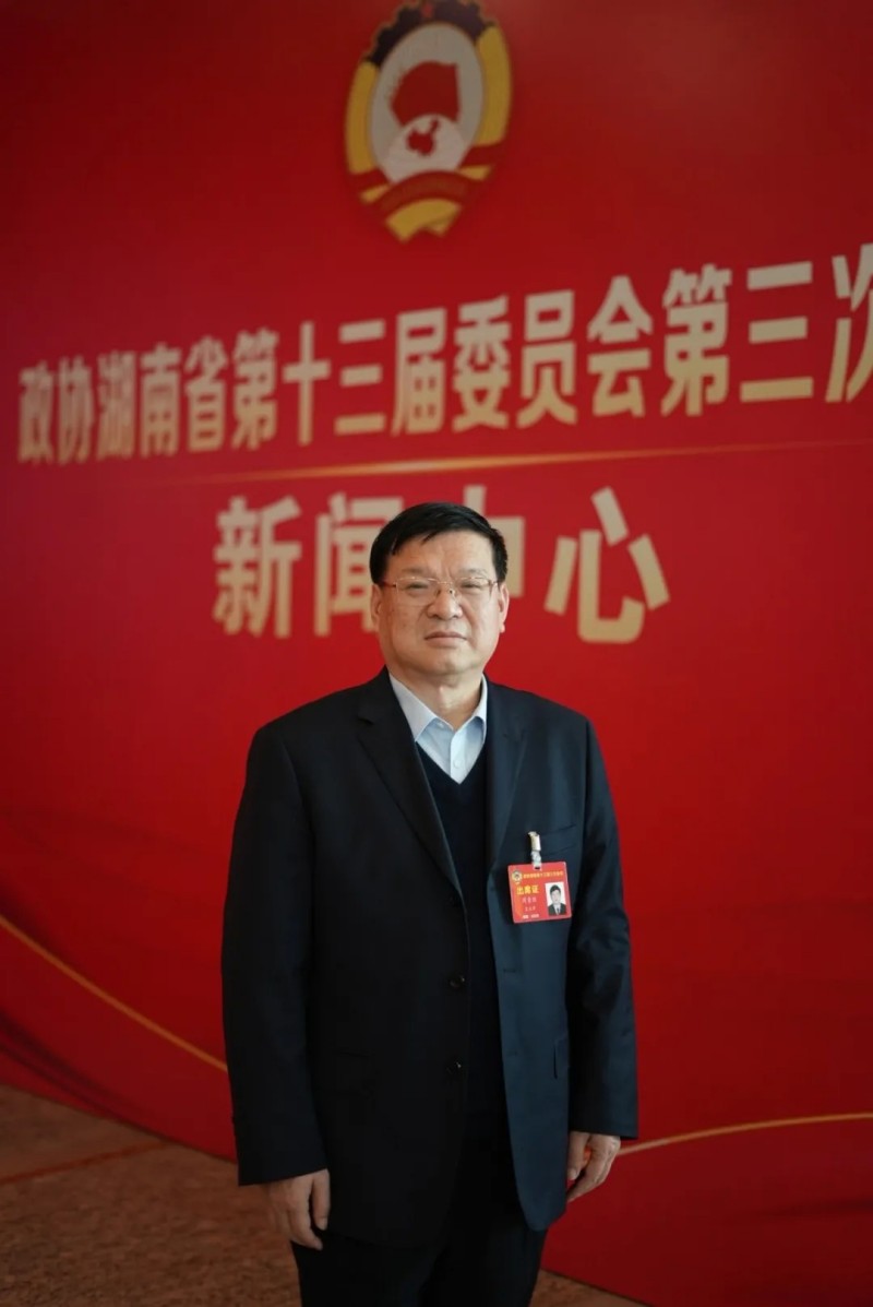 兩會(huì)供銷(xiāo)之聲丨周重旺：產(chǎn)業(yè)先行，以農(nóng)業(yè)經(jīng)營(yíng)主體的發(fā)展助力鄉(xiāng)村振興