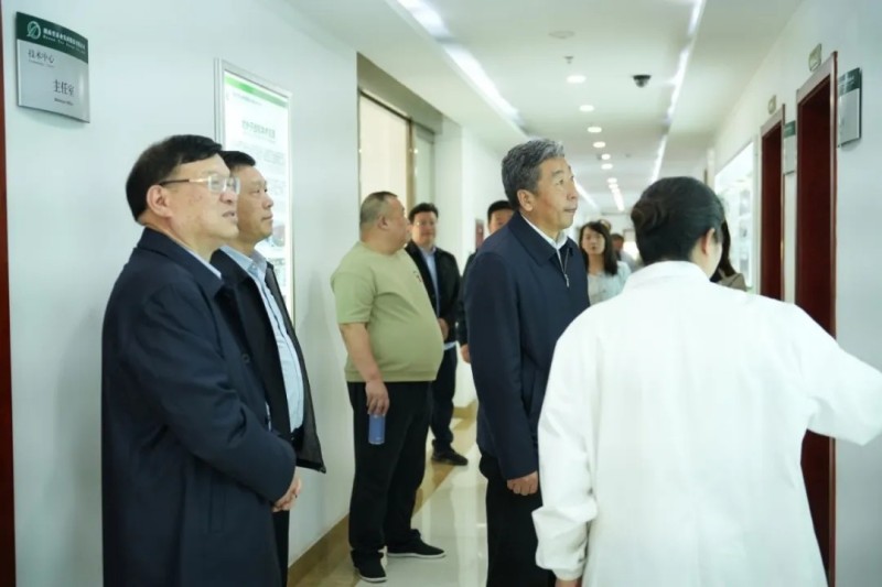 山西省供銷(xiāo)合作社聯(lián)合社黨組書(shū)記、理事會(huì)主任高建軍一行蒞臨公司調(diào)研指導(dǎo)