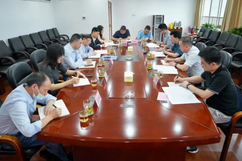 湖南省供銷(xiāo)合作總社黨組書(shū)記、理事會(huì)主任周曉理調(diào)研公司并主持召開(kāi)座談會(huì)