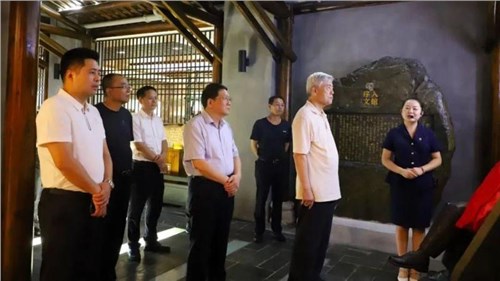 原國務(wù)院參事、國家制造強國建設(shè)戰(zhàn)略咨詢委員會委員張綱一行來集團白沙溪茶廠考察調(diào)研