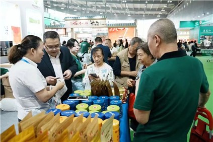 我與中部農(nóng)博會(huì)的24年 | 集團(tuán)公司副董事長(zhǎng)吳浩人：連續(xù)24年參加，進(jìn)行品牌展示與新品推廣