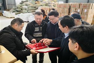 省供銷合作總社黨委組書記、理事會(huì)主任曾震亞赴“瀟湘茶產(chǎn)業(yè)園”調(diào)研考察、現(xiàn)場(chǎng)辦公